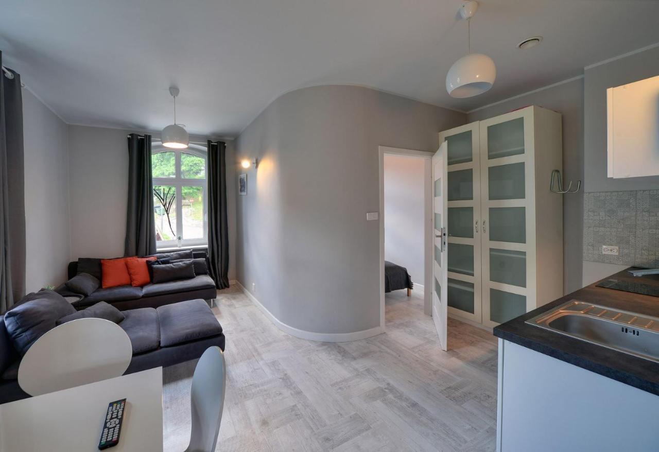 Apart-Invest Apartament Wiwi 2 シクラルスカ・ポレンバ エクステリア 写真